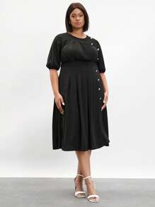 BizChic 大尺寸春夏純色優雅褶皺裝飾鈕扣連身裙 - 黑色 - 查看 7