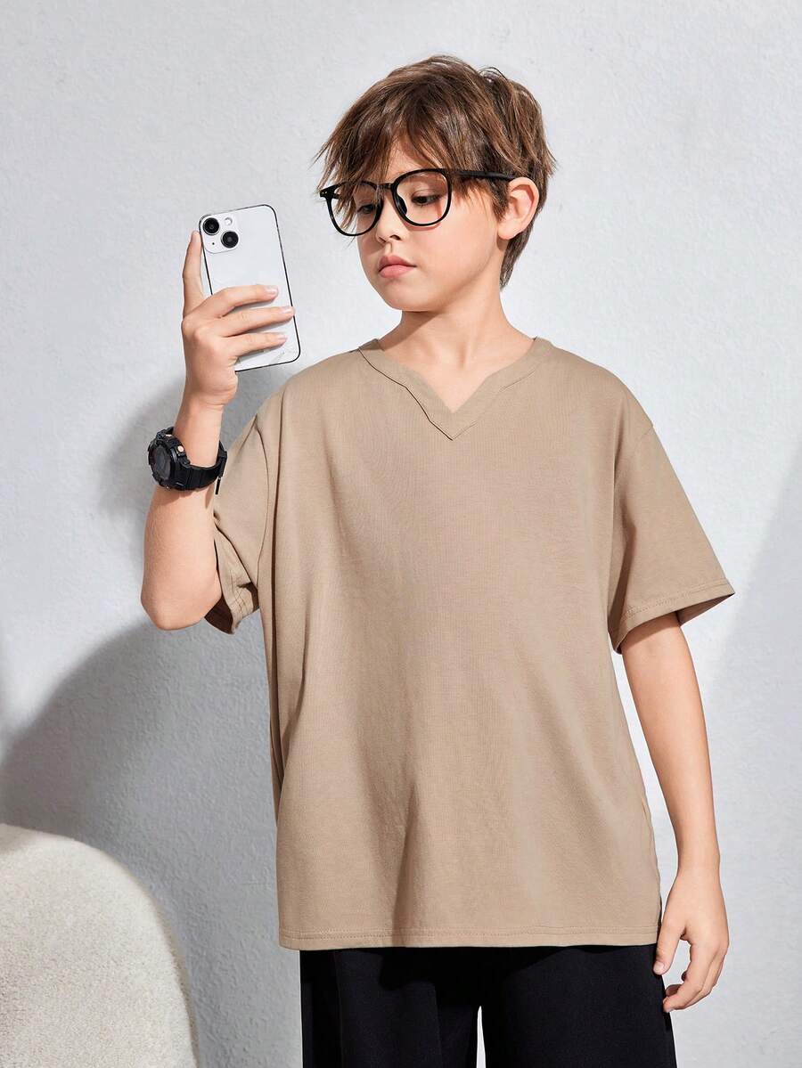 Tween Boy Loose Fit Áo thun màu trơn có cổ chữ V phong cách Hàn Quốc - Màu Khaki - Xem 1
