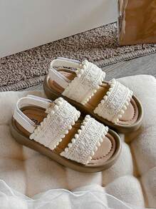 時尚、多用途、舒適和透氣的平底涼鞋適用於女孩和公主