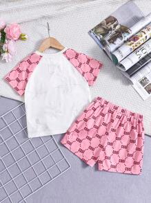 SHEIN Conjunto de pijama cómodo informal y lindo para niña joven con patrón de dibujos animados en la parte superior de manga raglán corta y shorts