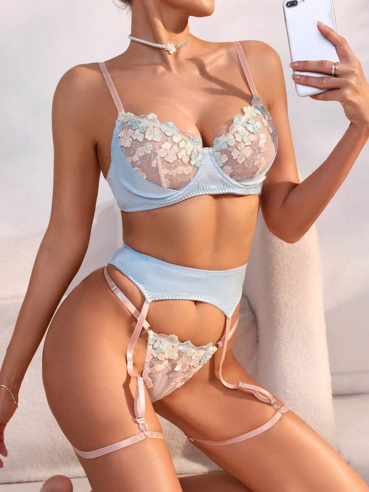 Women Fashionable Lace Sexy Lingerie Set