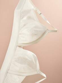 LUVLETTE Lingerie Lounge Curve Wireless Unlined V-Neck Lace Elegance Bralette White Minimizer Bra Comfortable Must-Haves