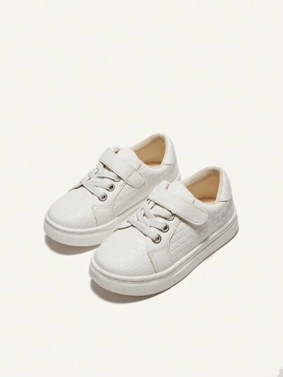 時尚的白色基本印花軟底運動鞋,適用於可愛的嬰兒