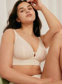 LUVLETTE Lingerie Lounge Curve Wireless Unlined V-Neck Lace Elegance Bralette White Minimizer Bra Comfortable Must-Haves