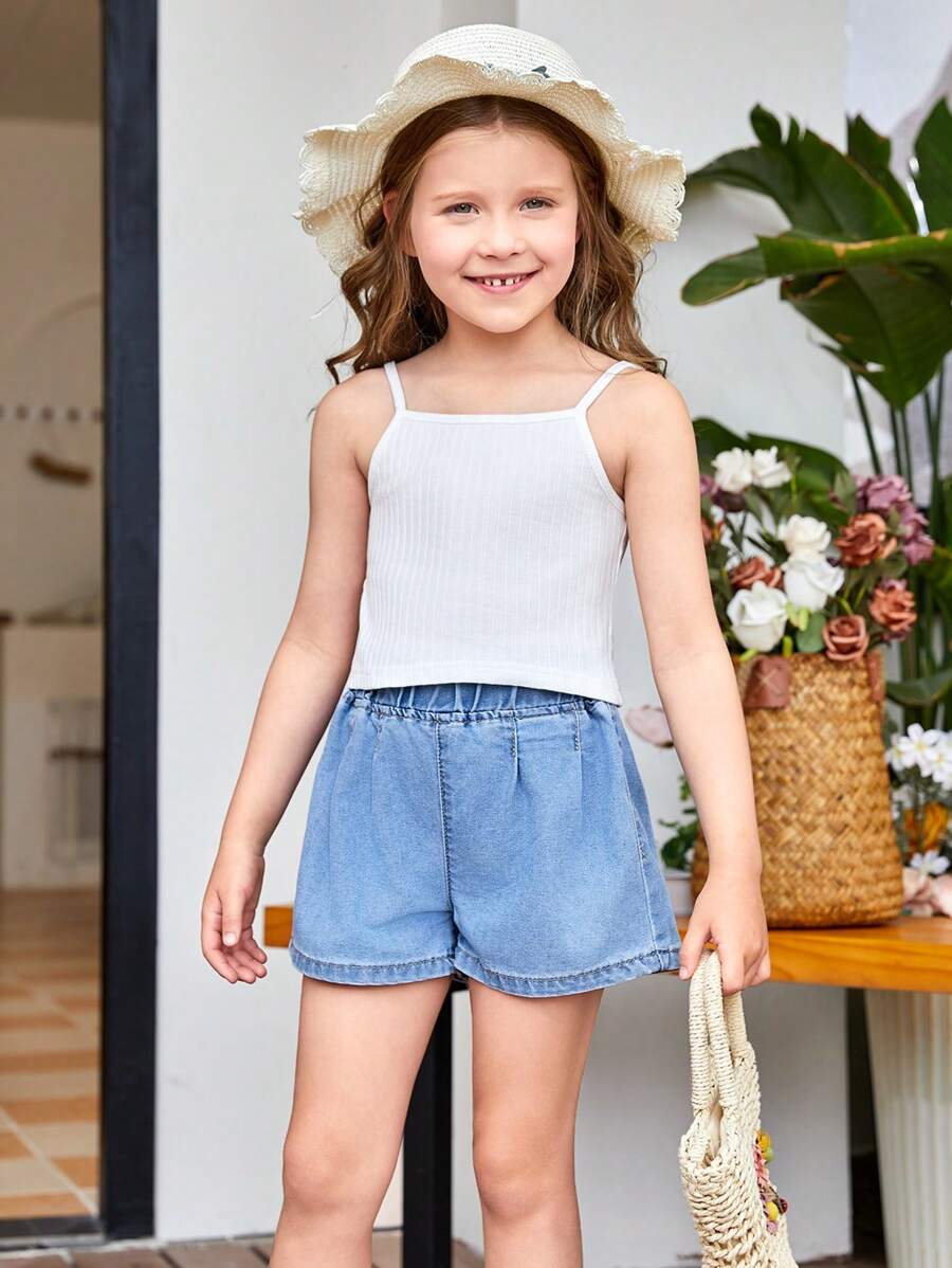SHEIN Conjunto de Tank top y shorts de mezclilla sueltos y adorables para niña joven para el verano - Azul lavado medio - Ver 1
