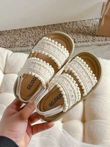 時尚、多用途、舒適和透氣的平底涼鞋適用於女孩和公主