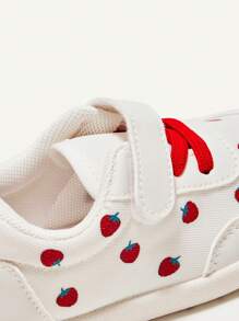 Cozy Pixies Zapatillas De Moda Planas Para Niñas Con Cierre, Diseño De Dibujos Animados De Frutas Blancas Y Fresas Rojas Para Uso Diario Durante Todas Las Estaciones