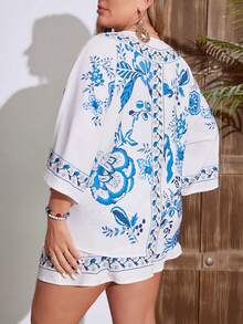 SHEIN Holidaya 大尺碼V領印花度假裝搭配短袖休閒上衣和短褲套裝 - 彩色 - 查看 2