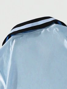 ROMWE MEN Prep 男士印花标语短袖 Polo 衫适合春夏季日常穿着、上学 - 藍色 - 查看 5
