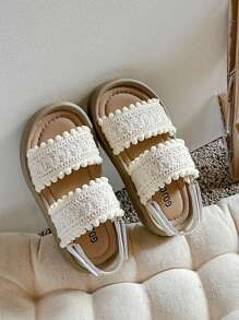 時尚、多用途、舒適和透氣的平底涼鞋適用於女孩和公主