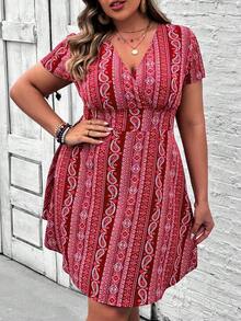 SHEIN VCAY Plus Size Váy nghỉ mát cổ chữ V in họa tiết cổ điển - Đỏ - Xem 3