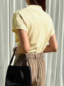 DAZY Áo thun nữ mùa hè màu trơn xếp li cổ đứng ngắn tay áo thun thường ngày - Màu vàng - Xem 2