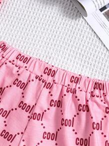 SHEIN Conjunto de pijama cómodo informal y lindo para niña joven con patrón de dibujos animados en la parte superior de manga raglán corta y shorts