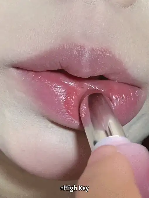 SHEGLAM Mirror Kiss 高光澤唇膏-高調 12 色高光澤閃亮唇膏保濕減少唇部細紋潤唇膏唇妝 品牌 美容 化妝 化妝品 適合女性與女孩 完美搭配冬季 Y2K 時尚 流行 生日禮物 假期 派對準備就緒 最佳顏色