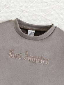 Conjunto moderno de camiseta y shorts de streetwear para bebé niño con tejido de textura de moda y material especial gris con letra bordada - Multicolor - Ver 6