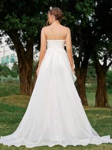 SHEIN Belle 優美的蕾絲和紗綢拼接婚紗，荷葉邊領口，A字形短裙，長尾和飄逸的下擺 - 米色 - 查看 2