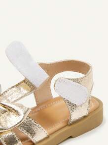 Cozy Pixies 夏季時尚平底涼鞋適用於女嬰,金色公主風格舒適假日鞋子