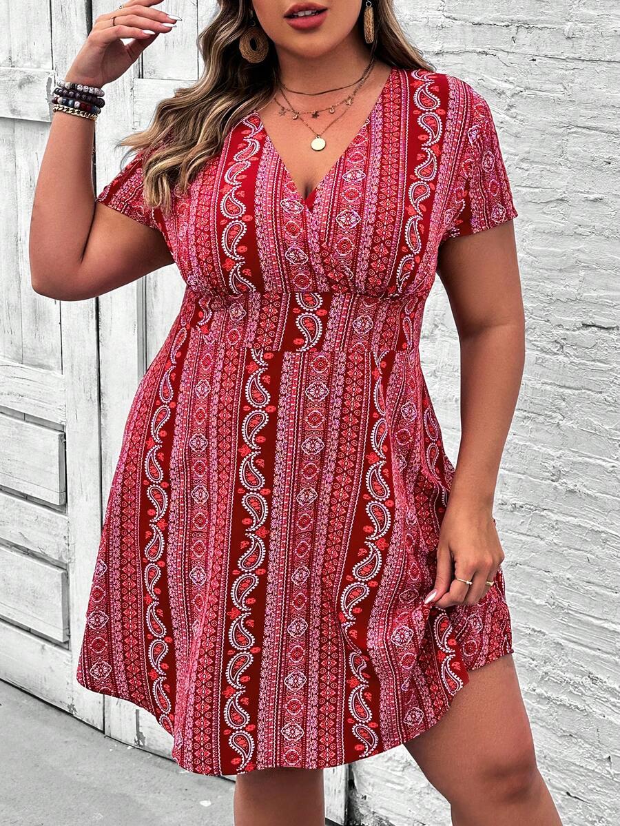 SHEIN VCAY Plus Size Váy nghỉ mát cổ chữ V in họa tiết cổ điển - Đỏ - Xem 1