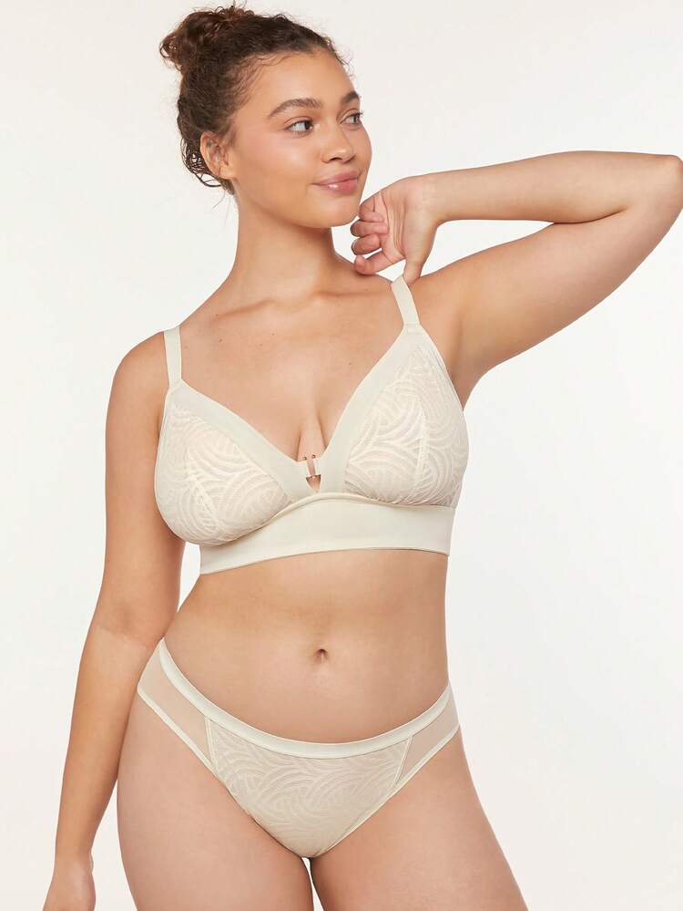Lingerie Lounge Curve Wireless Unlined V-Neck Lace Elegance Bralette White Minimizer Bra Comfortable Must-Haves