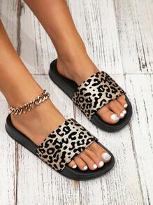 Zapatillas de moda elegantes con diseño de labios y estampado de leopardo para mujeres nuevas de primavera-verano para uso en casa, exteriores y playa.
