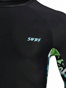Manfinity Camiseta de lycra de surf para vacaciones en la playa con estampado aleatorio para hombres