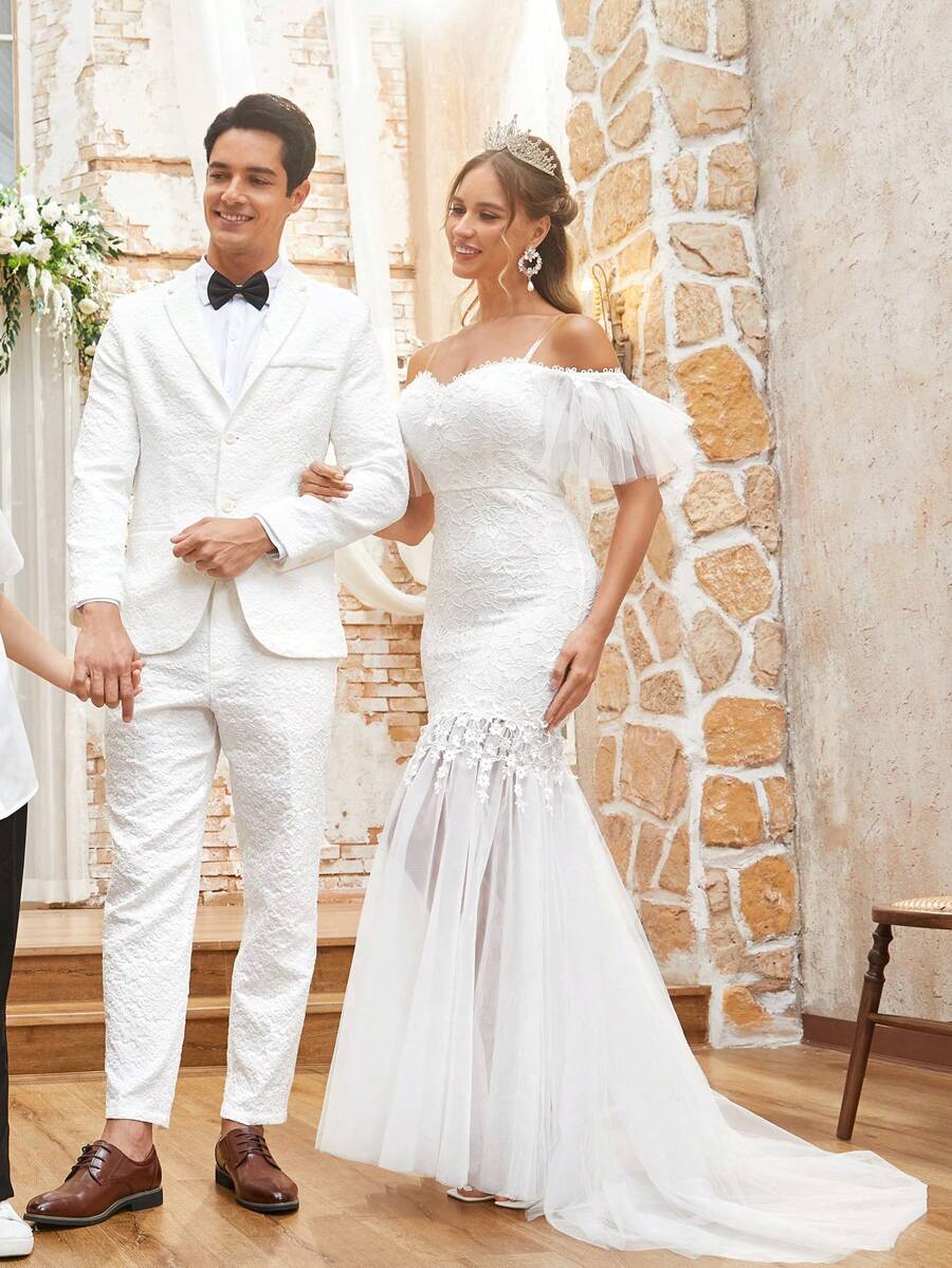 SHEIN Belle Thanh lịch và lãng mạn lệch vai bằng vải tuyn ren trắng tay áo bồng bềnh vừa vặn Váy cưới nhẹ đuôi cá Thích hợp cho đám cưới, ngày lễ và ngày lễ với váy ren trong suốt Váy cưới dài ngang sàn Váy cưới dành cho cha mẹ và con cái - Màu be - Xem 1