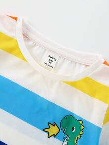 男童休閒圓領條紋t恤和短褲套裝