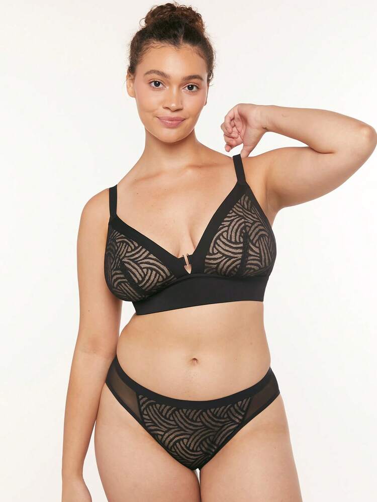 Lingerie Lounge Curve Wireless Unlined V-Neck Lace Elegance Bralette Black Minimizer Bra Comfortable Must-Haves