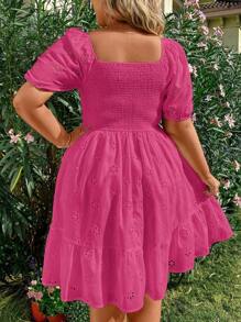 Sunnyshic Plus Size Nữ Mùa Hè Màu Người Yêu Cổ Ngắn Bong Bóng Tay Cà Vạt Phía Trước Thanh Lịch Thêu Áo - Màu Hồng Tươi - Xem 2