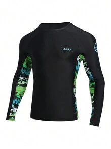 Manfinity Camiseta de lycra de surf para vacaciones en la playa con estampado aleatorio para hombres