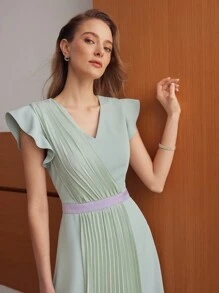 MOTF PREMIUM 純色v領荷葉袖折褶裙 - 綠色 - 查看 3