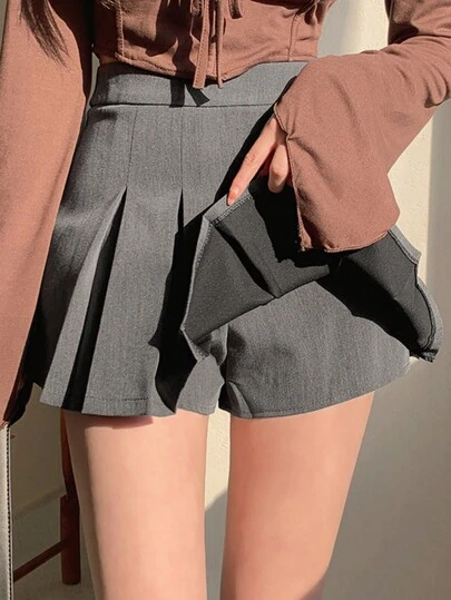 DAZY 女性休閒大學風純色百褶短裙短褲