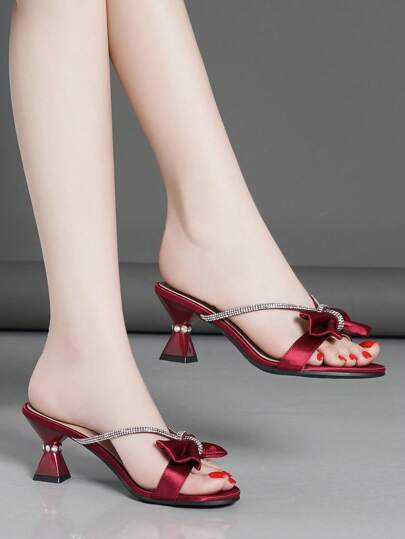 Sandalias de tacón alto para mujer con tacón grueso, punta abierta, detalle de lazo y adornadas con pedrería, ideales para el Día de San Valentín