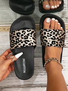 Zapatillas de moda elegantes con diseño de labios y estampado de leopardo para mujeres nuevas de primavera-verano para uso en casa, exteriores y playa.