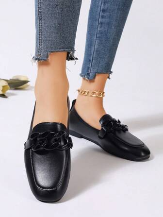 2025年秋季女士黑色扣环低帮通勤舒适平底鞋情人节