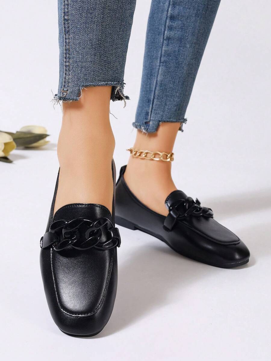 2025年秋季女士黑色扣环低帮通勤舒适平底鞋情人节