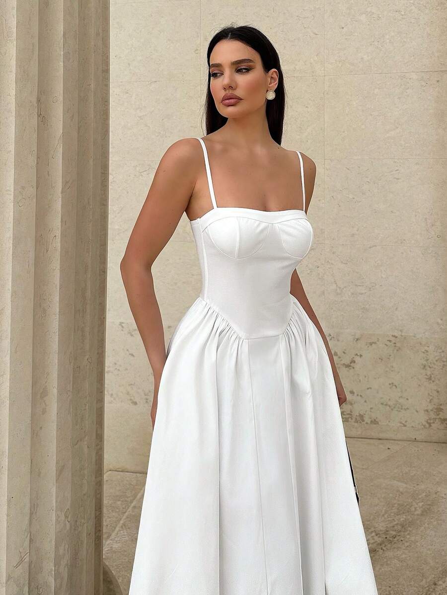 SHEIN Essnce Vestido blanco sin mangas para mujer de talla grande con escote cuadrado y línea A con ajustador de cintura - Blanco - Ver 1