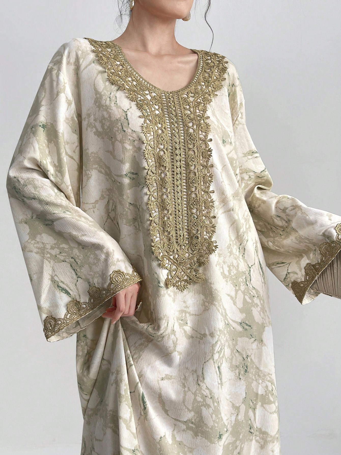 Al Najma فستان كاجوال أنيق بأكمام جرس وياقة على شك...