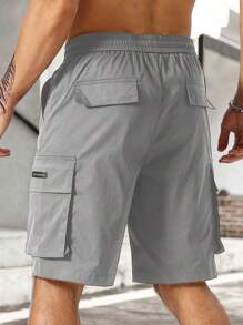 Manfinity Homme Shorts de carga para hombres con cintura ajustable y cordón, bolsillos amplios con solapa y diseño gráfico de eslogan
