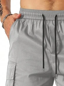 Manfinity Homme Shorts de carga para hombres con cintura ajustable y cordón, bolsillos amplios con solapa y diseño gráfico de eslogan