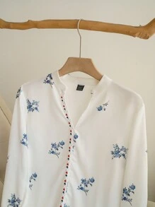 Seusyu Women'S Printed Notched Collar Shirt With Small Flower Pattern - Blue and White - View 5