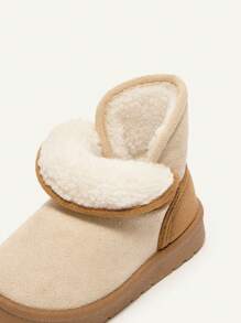 Cozy Pixies 男孩卡其色撞色時尚和舒服的雪地靴適用於保持溫暖