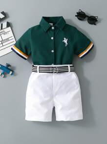 SHEIN Conjunto informal de 2 piezas de camisa de manga corta con estampado de caballero y pantalones cortos para niños, adecuado para escapadas, vacaciones, viajes, relajación, tomar el sol, verano