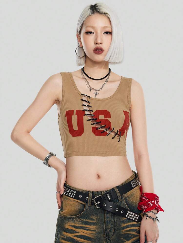 Letter Print Tank Top With Brooch Decoration