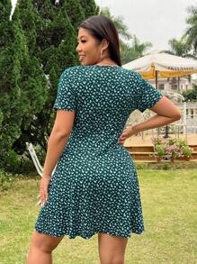 SHEIN EZwear Vestido de línea A estampado floral casual de talla grande para el verano