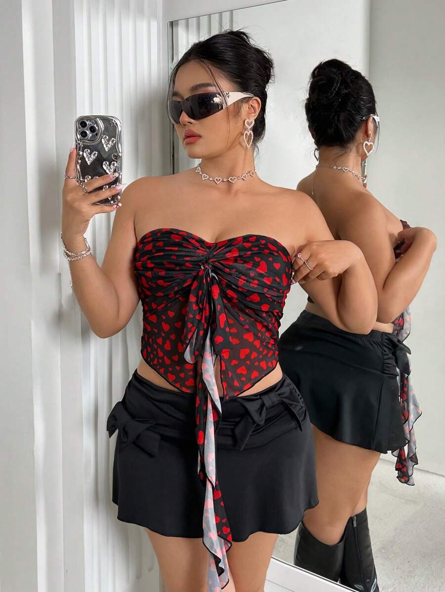 SHEIN ICON Y2k Mùa Hè Mùa Xuân Trang Phục Cộng Với Kích Thước Phụ Nữ Mùa Hè Trái Tim In Twisted Knot Ruffle Hem Bandeau Đen Crop Top Phụ Nữ - màu đen - Xem 1