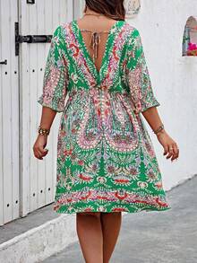 SHEIN Holidaya Plus Size Kỳ Nghỉ Phong Cách Ngẫu Nhiên In Thực Vật Surplice Cổ Ruffle Tay Áo Cho Mùa Xuân/Hè - màu xanh lá - Xem 2