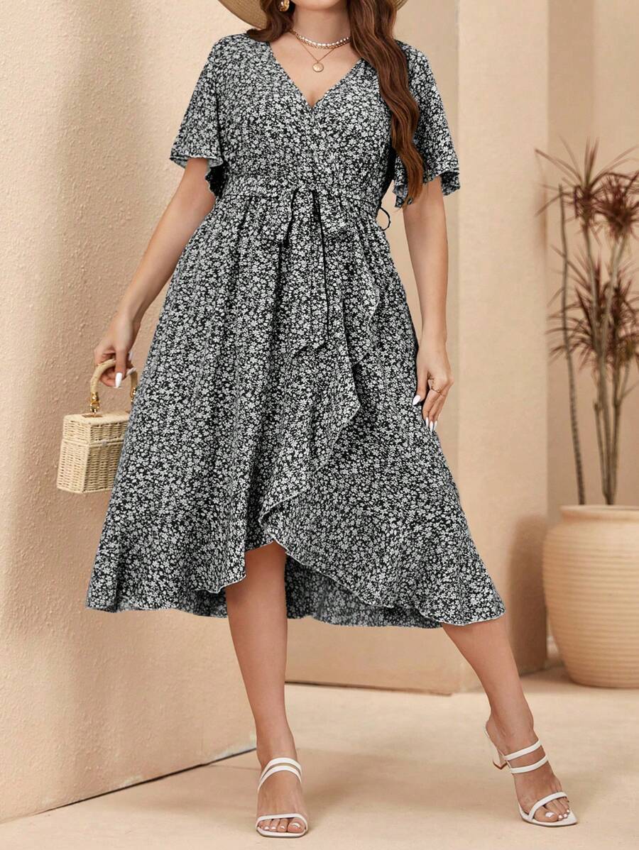 Calvaya Plus Size Nữ Kỳ Nghỉ Hè Phong Cách In Hoa Xù Tay Ngắn Áo Dài Có Viền Cao-Thấp - màu đen - Xem 1