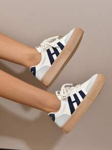 Tenis casuales y deportivos de moda en color blanco, nuevos modelos 2024 de nicho estilo retro con suela plana para mujer, zapatos versátiles para primavera/otoño - Azul - Ver 5