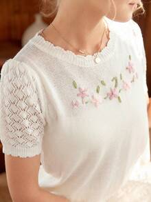 Knit Mix 优雅女士时尚针织法式通勤T恤，刺绣装饰，短袖镂空常规版型休闲上衣，简约复古返校秋冬服装，适合圣诞节、感恩节和新年等场合。